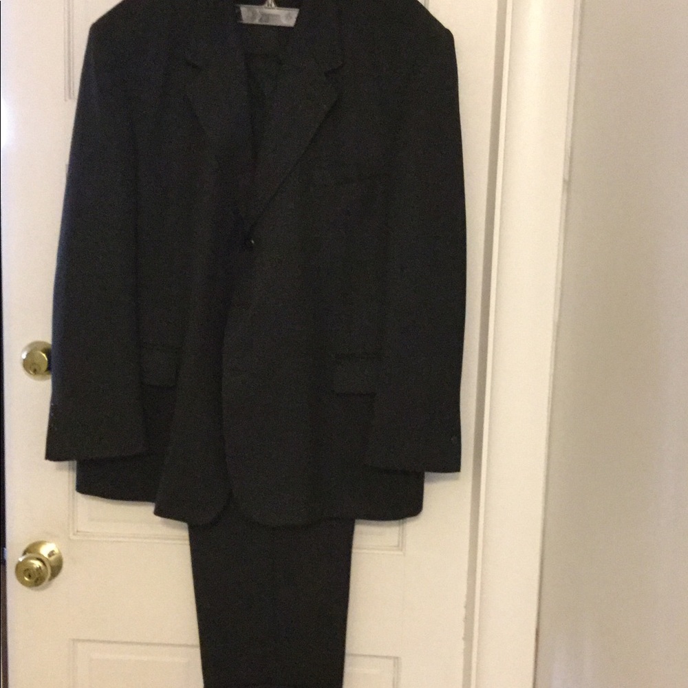 Mens black suit.